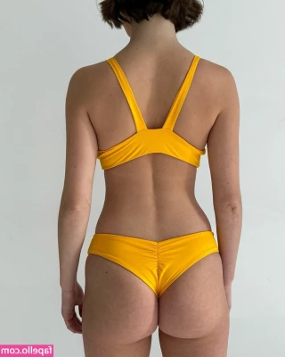 Amelie Manzoli [ amelie-manzoli ] - Nice and slow, ease yourself to the base.
