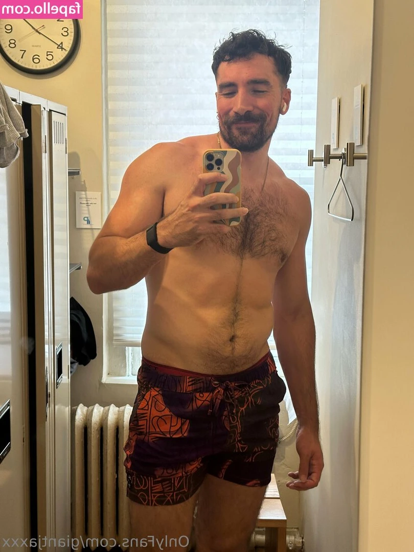 giantjaxxx - Cum to bed and play with me 🥰
