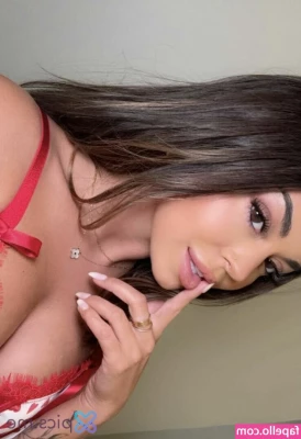 Steph Pappas [ steph-pappas ] - Like if I should post more than just squirting vids?