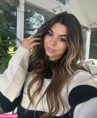 Steph Pappas [ steph-pappas ] - always happier in the sun