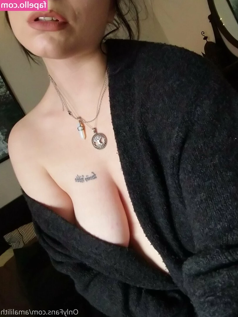 amalilith - A good morning titty pic to you all from the birthday gift