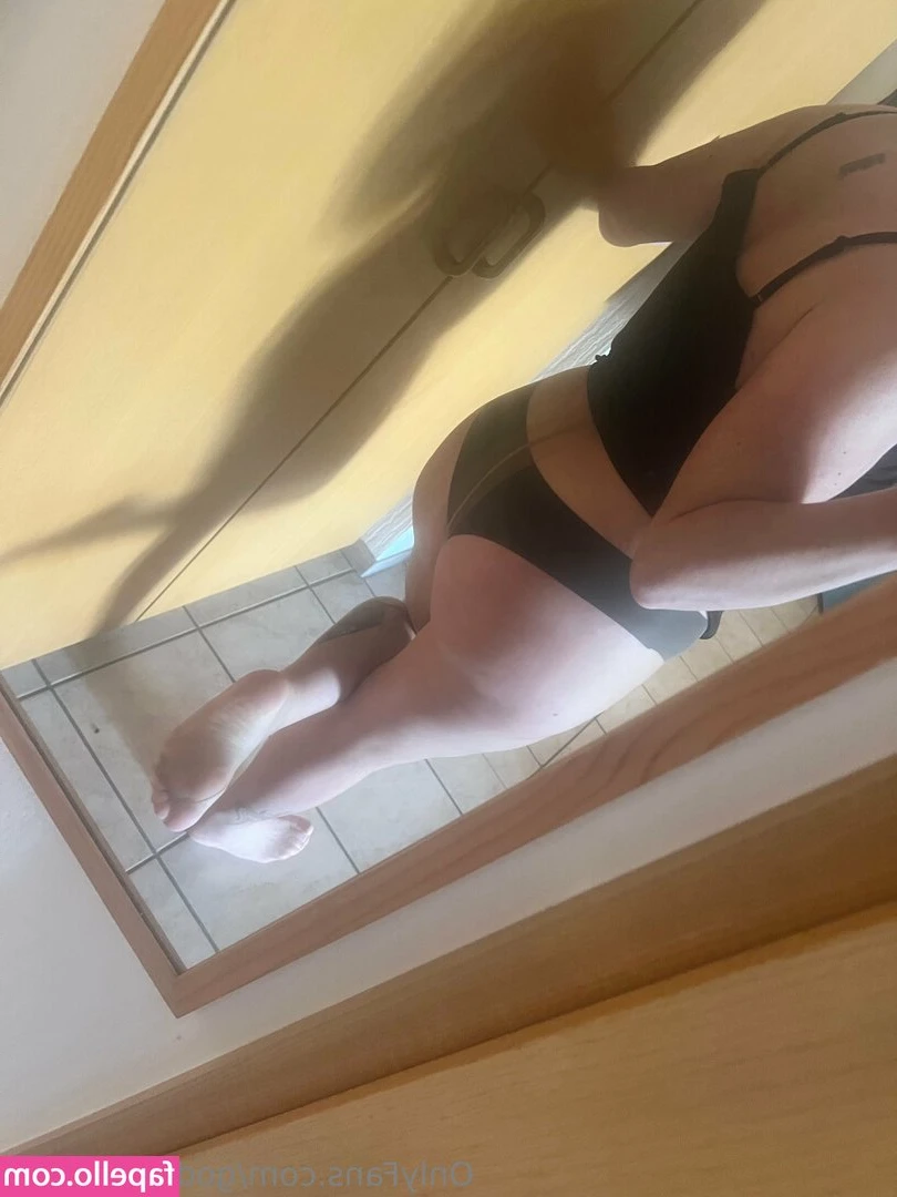 goddess_mel7 [ goddess-mel7 ] - Eat my hole ok