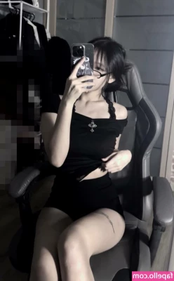 shinoaqi - Heyy loves! 💖 Had a little photoshoot in my living room. 😘