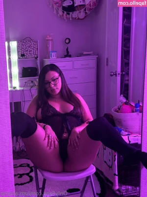 um.alayna [ um-alayna ] - i wonder if anyone s ever looked at me and wondered if i was wearing