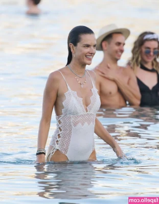 Alessandra Ambrosio [ alessandra-ambrosio ] - Foot fetish?