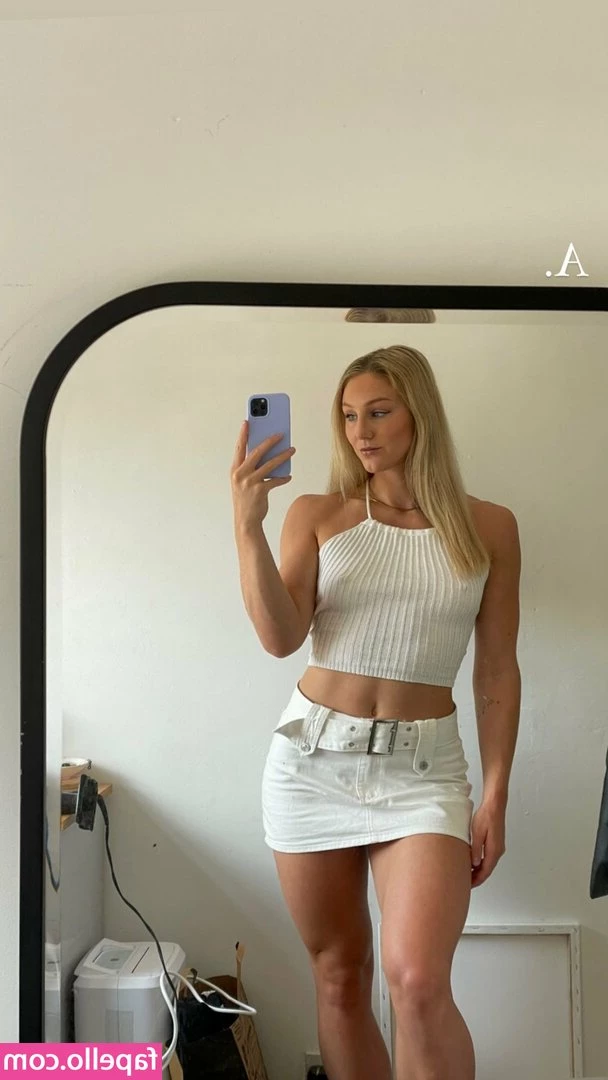 Molly Caudery [ molly-caudery ] - Anyone wanting to worship me