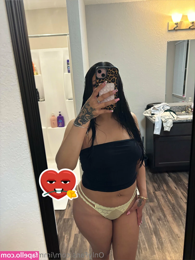 mrsfuturehendrixx - I’m your sweet adorable doll girlfriend  I like masked and wearing