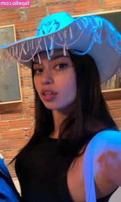 Amber Midthunder [ amber-midthunder ] - Someone eat my ass please! 😩