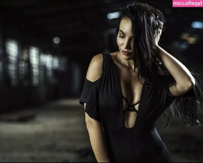 Karina Petrova [ karina-petrova ] - Glowing