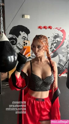 Ana Saia [ ana-saia ] - What type of content should I make in this new set.