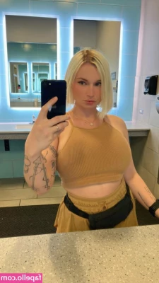 Zoie Burgher [ zoie-burgher ] - I need a cock