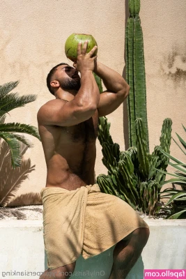 yourpersianking - just so u know..... i add fans who tip to my favorites list n i’m