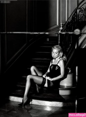 Gwyneth Paltrow [ gwyneth-paltrow ] - Don't you want to squeeze?