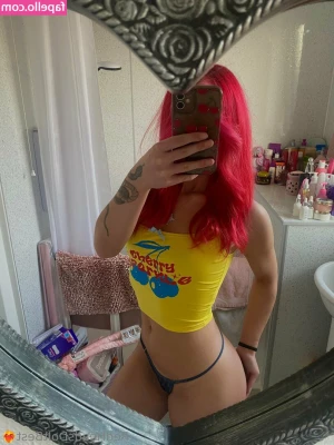 redhead7391 - would you take a walk with me baby? 😘