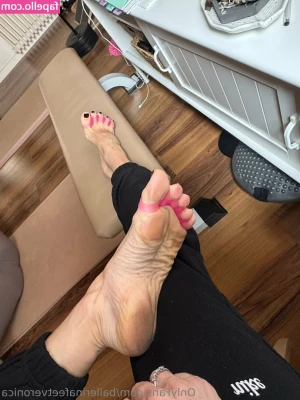 ballerinafeetveronica - do you like the view papi? I love this new outfit!