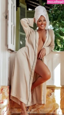 Aisleyne Horgan-Wallace [ aisleyne-horgan-wallace ] - Another day to hate pants   damn this cold weather I like my tiny