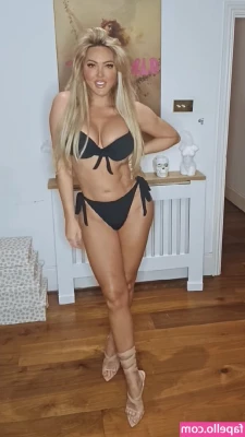 Aisleyne Horgan-Wallace [ aisleyne-horgan-wallace ] - Do u wanna play whit my fire ?! I promise I don’t will burn u! 🔥