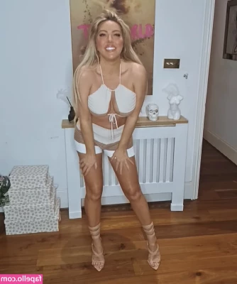 Aisleyne Horgan-Wallace [ aisleyne-horgan-wallace ] - Merry Xmas and Happy New Year to all my loves out there  I hope