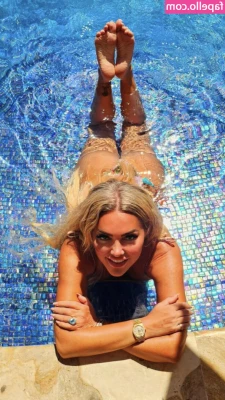 Aisleyne Horgan-Wallace [ aisleyne-horgan-wallace ] - I gathered the fruits that I like the most for a special snack  I