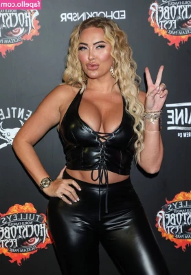 Aisleyne Horgan-Wallace [ aisleyne-horgan-wallace ] - I have more masturbation material coming for yooouuu   sorry I ve