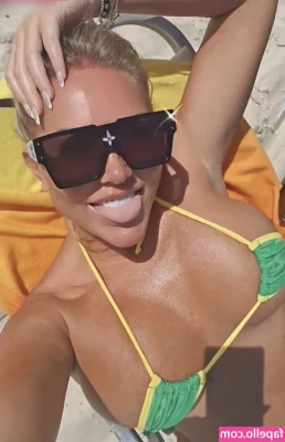 Aisleyne Horgan-Wallace [ aisleyne-horgan-wallace ] - Not QUITE what I imagined shiny socks to be