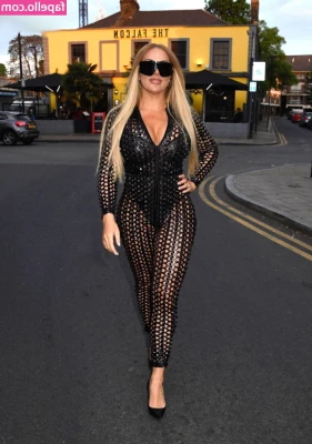 Aisleyne Horgan-Wallace [ aisleyne-horgan-wallace ] - A little sun and a little booty