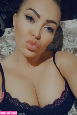 Aisleyne Horgan-Wallace [ aisleyne-horgan-wallace ] - Nice and smooth and wet