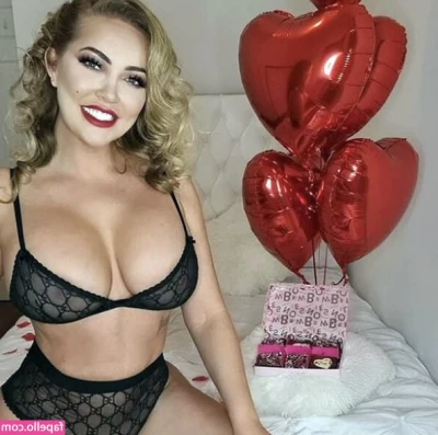 Aisleyne Horgan-Wallace [ aisleyne-horgan-wallace ] - Una de mis fantasías es hacer travesuras en un avión   mi primeeeer