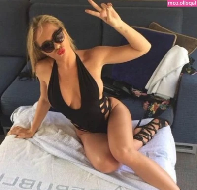 Aisleyne Horgan-Wallace [ aisleyne-horgan-wallace ] - He said tits are hanging . Well damn boy my tits weight 7 kilos each