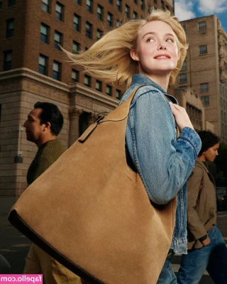 Elle Fanning [ elle-fanning ] - Dropping dick for the masses to see