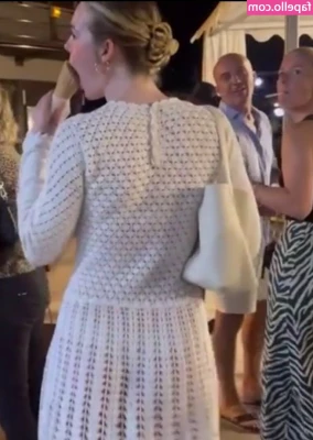 Elle Fanning [ elle-fanning ] - Want to taste