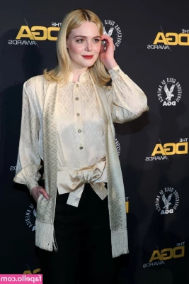 Elle Fanning [ elle-fanning ] - Ventajas de ser súper flexible   Nos vemos en nuestras fantasías