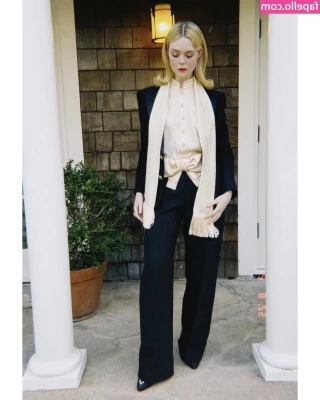 Elle Fanning [ elle-fanning ] - Before and after binging on blueberry pancakes  Does my tummy look