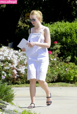 Elle Fanning [ elle-fanning ] - Don't wanna miss the angel booty 😍😇🍑