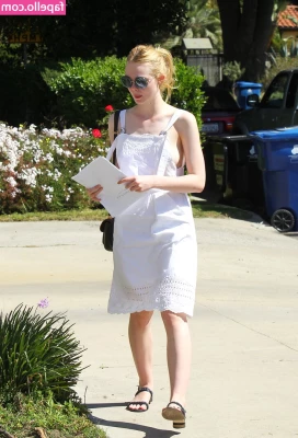 Elle Fanning [ elle-fanning ] - Just looking for a nice place to sit