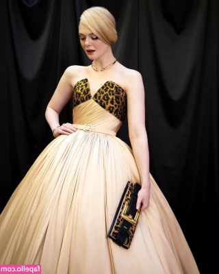 Elle Fanning [ elle-fanning ] - I hope you re having a great Sunday  I got a new tripod which allows