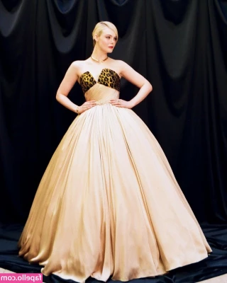 Elle Fanning [ elle-fanning ] - אני ויהב החתיך חולקים מקלחת חמה