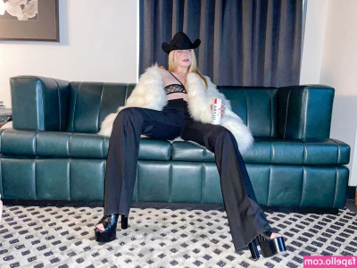 Elle Fanning [ elle-fanning ] - Hey yall I apologize for pushing this so hard its just really going