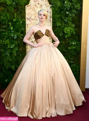Elle Fanning [ elle-fanning ] - Este Super Bowl tiene un premio especial   y es para ti Solo para los