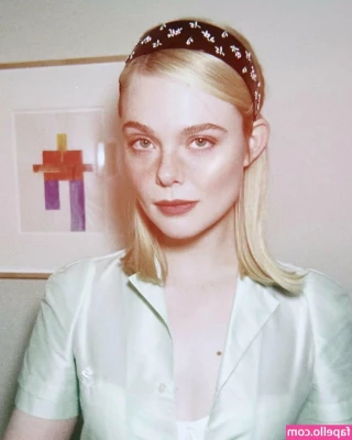 Elle Fanning [ elle-fanning ] - Fresh out of the shower 👅 do you prefer your pussy clean or with a