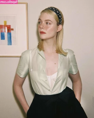 Elle Fanning [ elle-fanning ] - Buttz