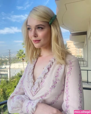 Elle Fanning [ elle-fanning ] - U wanna play BBY