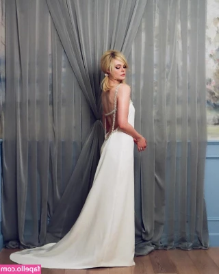 Elle Fanning [ elle-fanning ] - Ever wonder what a live video call with me would look like 😊