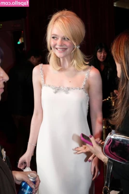 Elle Fanning [ elle-fanning ] - Eat this Hot Creampie