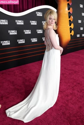 Elle Fanning [ elle-fanning ] - Stream started at 01 19 2024 05 47 am