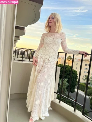 Elle Fanning [ elle-fanning ] - Squish squish lol 😋