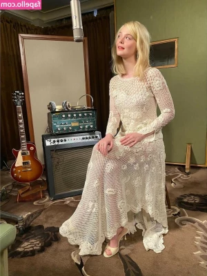 Elle Fanning [ elle-fanning ] - Merry Christmas daddy ♥️🎄