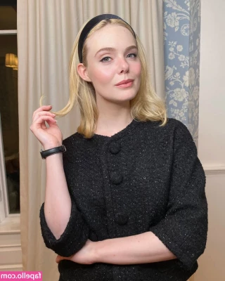 Elle Fanning [ elle-fanning ] - This unicorn bath bomb