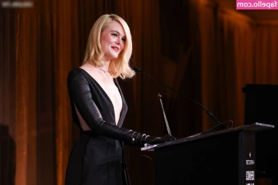 Elle Fanning [ elle-fanning ] - Sandy cheeks