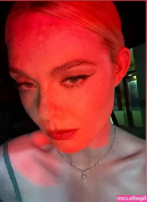 Elle Fanning [ elle-fanning ] - Wanna tittiefuck me  amp  suck my toes